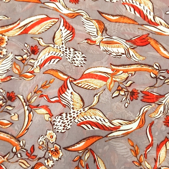 Beautiful Cabi sleeveless peplum top. Dusty lavender color with bird pattern. - Picture 2 of 6